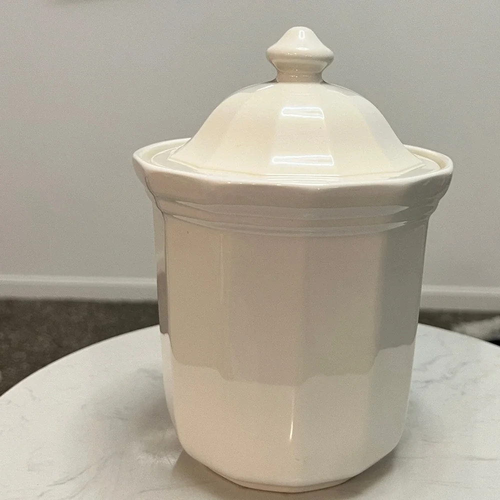 Pfaltzgraff Heritage Canister 9